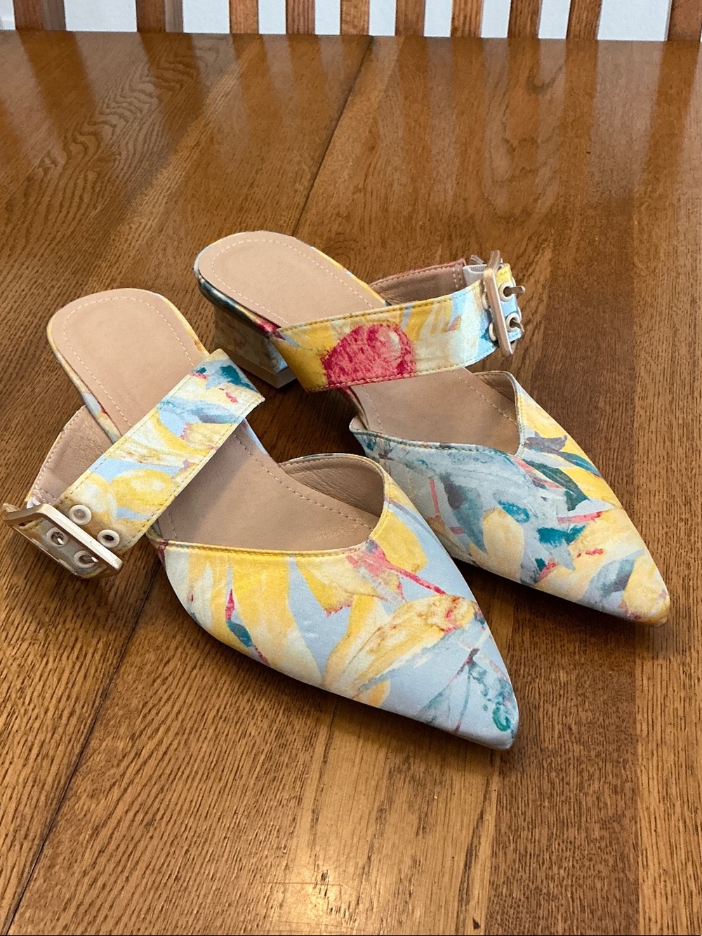 Woman’s fabric multi colored pointed toe mules. Size 42. Adjustable strap. New!